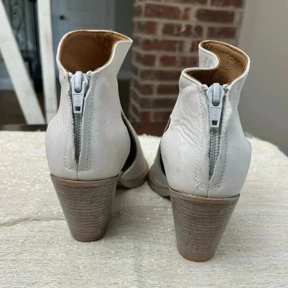 Free People Wilder Pointed Toe Leather Booties Size EU 37 US 6 White Western New - Picture 2 of 16